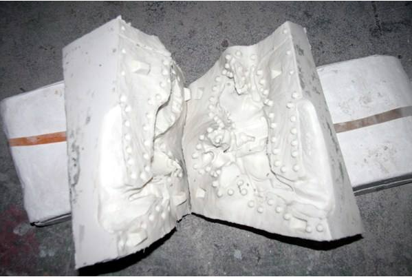 如何避免模具硅膠制品破裂？